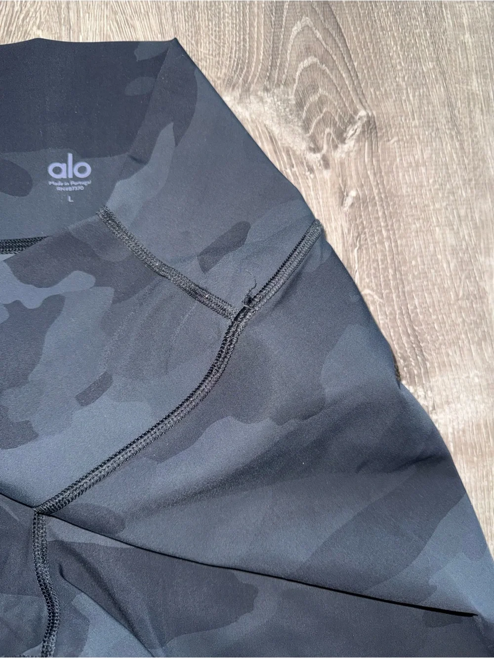 Women’s Alo  Black Camo Active Leggings